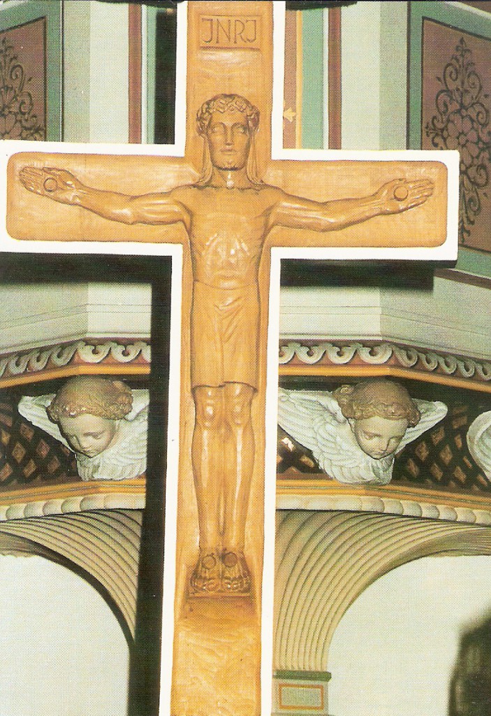Evangelische Kirche Eich Kruzifix auf dem Altar